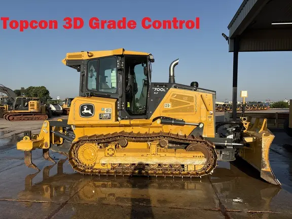 2022 John Deere 700L