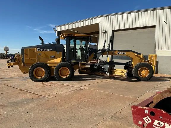 2017 John Deere 672G