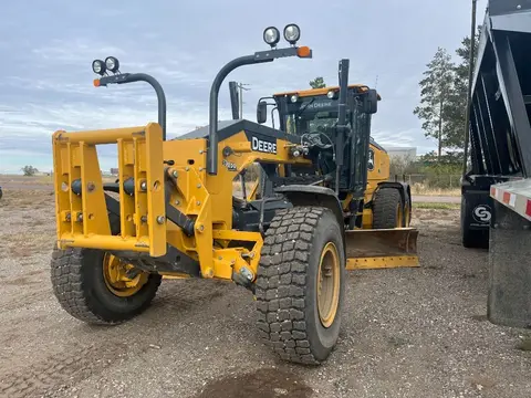 2023 John Deere 872G
