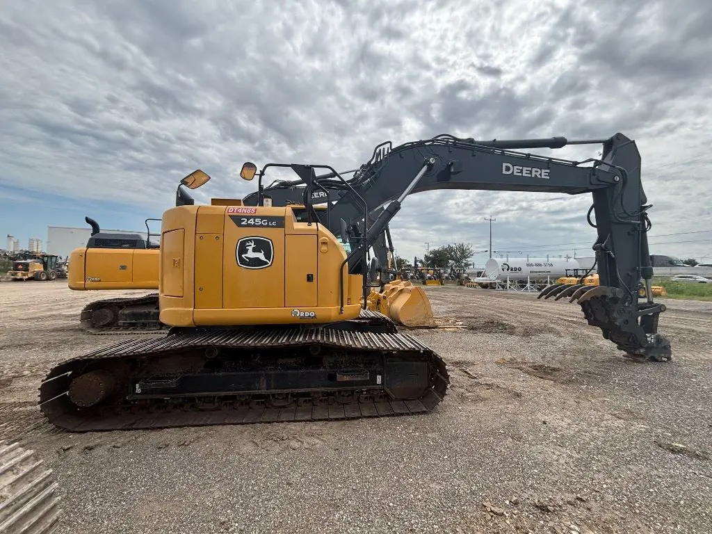 2021 John Deere 245G