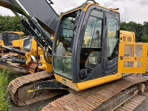 2018 John Deere 245G LC