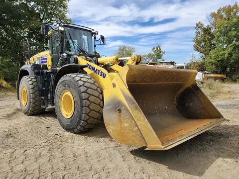 2023 Komatsu WA475-10