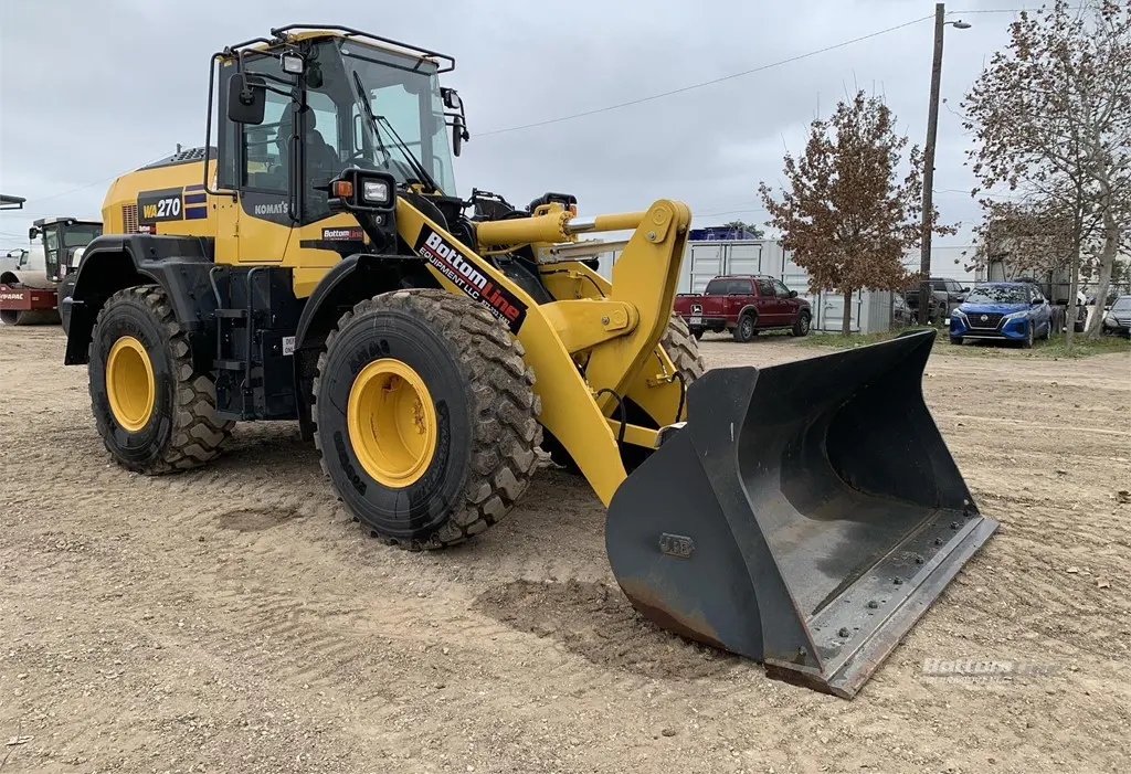2023 Komatsu WA270-8