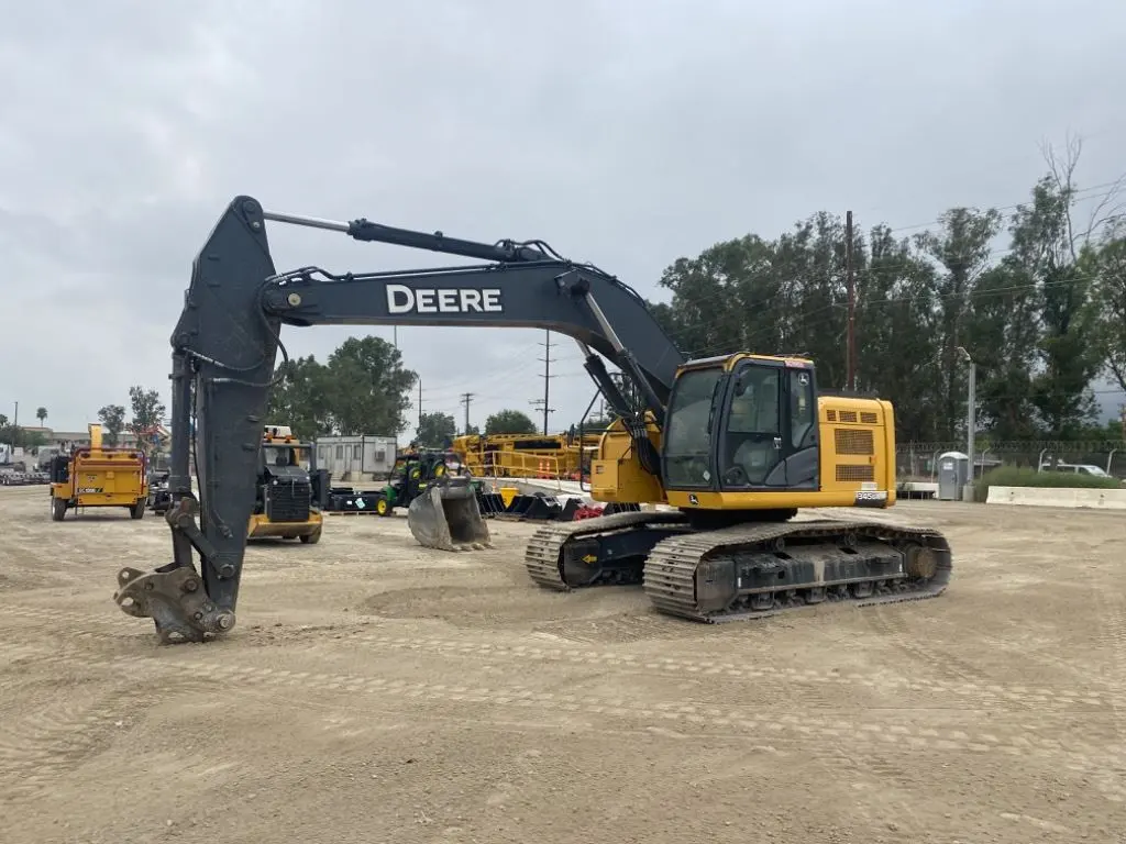 2021 John Deere 345GLC