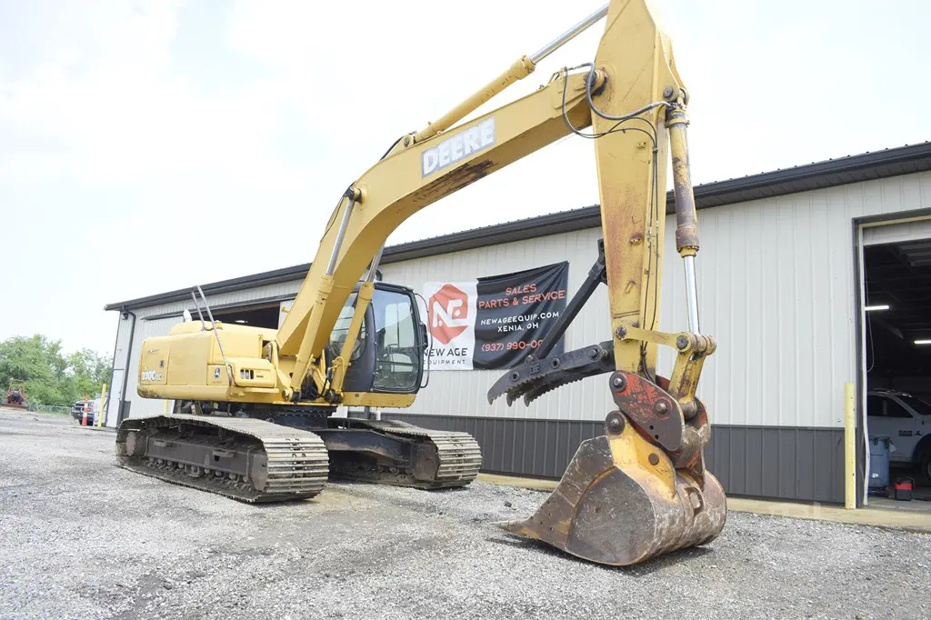 2005 John Deere 230C LC
