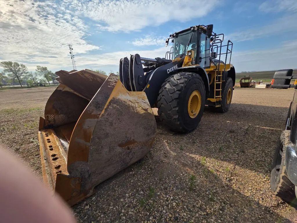 2022 John Deere 844L