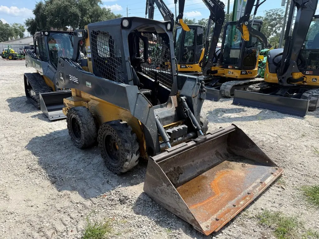 2015 John Deere 318E