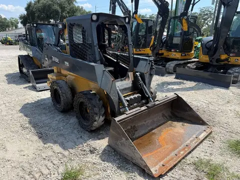 2015 John Deere 318E