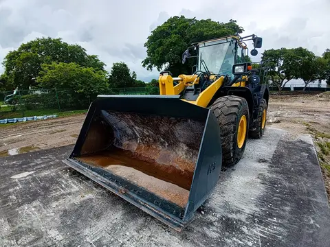 2023 Komatsu WA380-8
