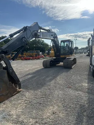 2021 John Deere 200G LC