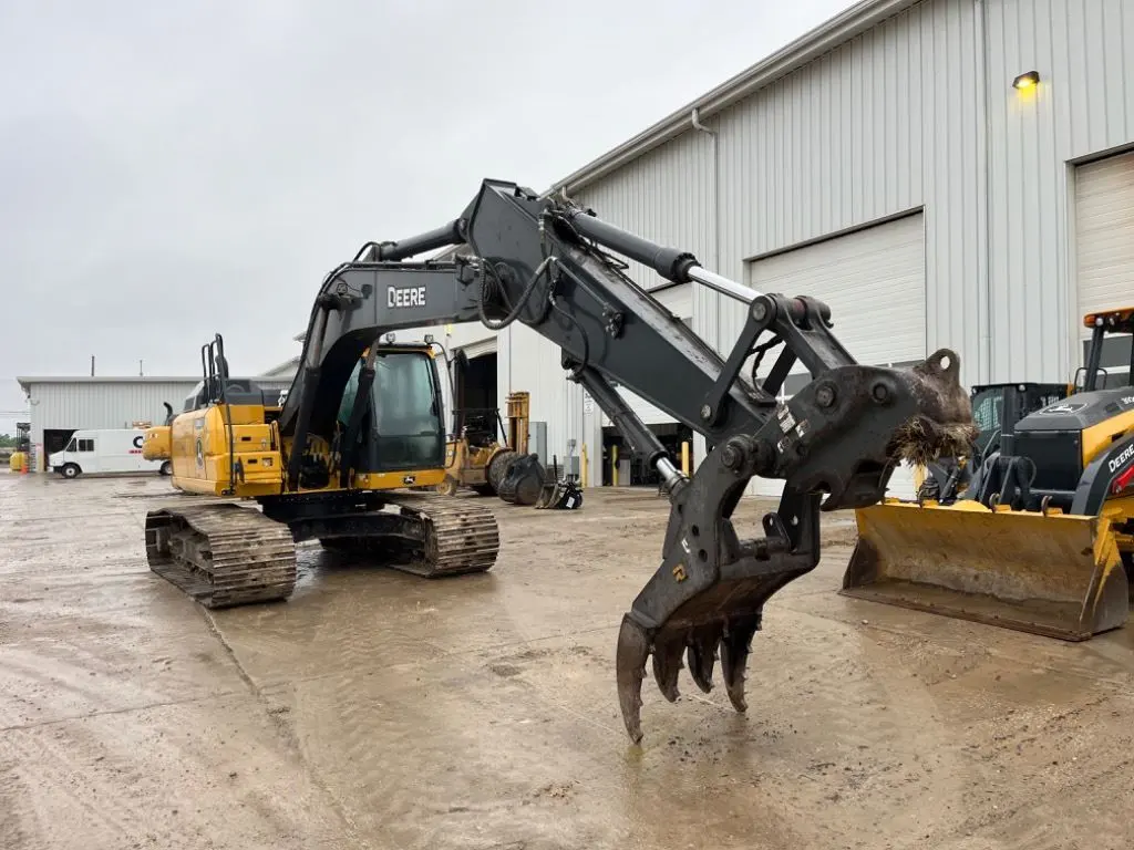 2022 John Deere 210GLC