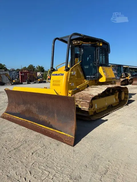 2025 Komatsu D61PX-24