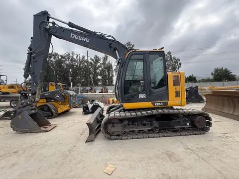 2022 John Deere 135G