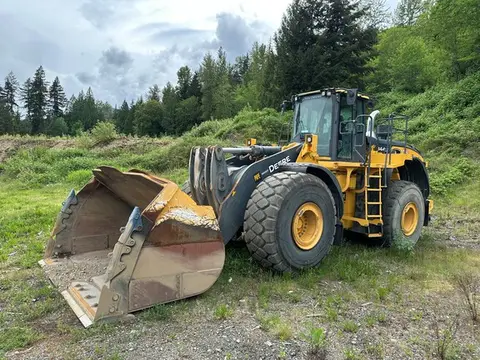 2021 John Deere 844L