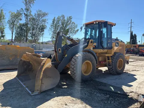 2019 John Deere 544L