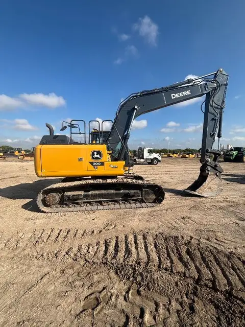 2023 John Deere 200G