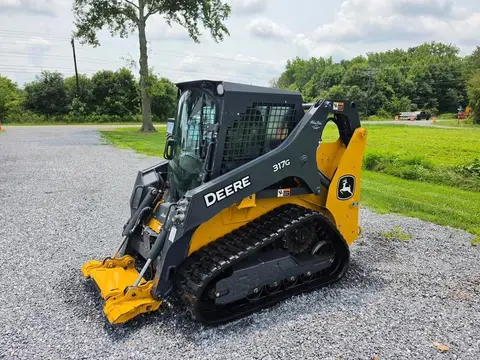 2023 John Deere 317G