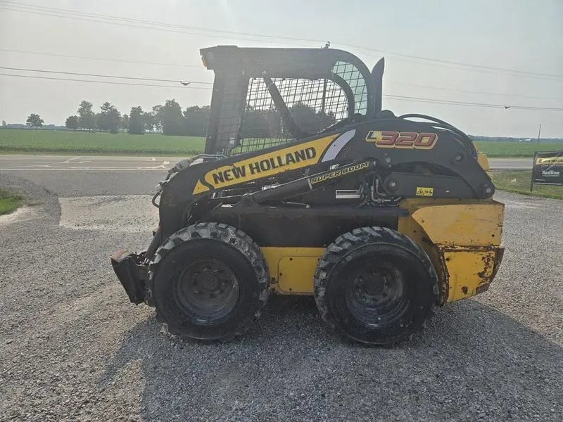 2022 New Holland L320