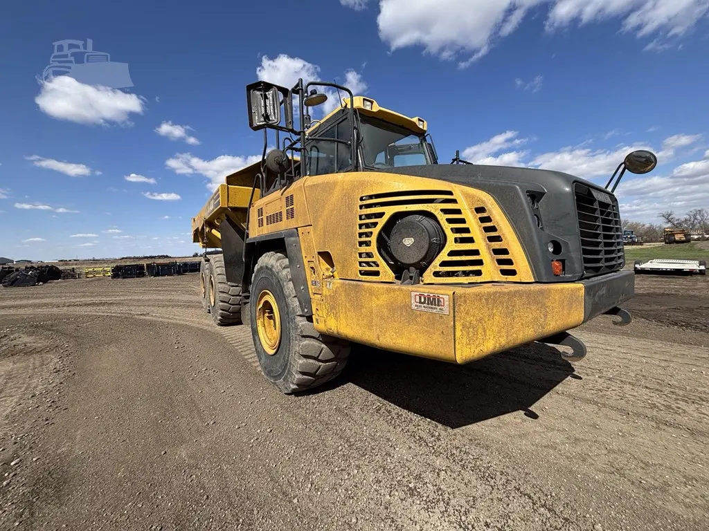 2023 Komatsu HM400-5