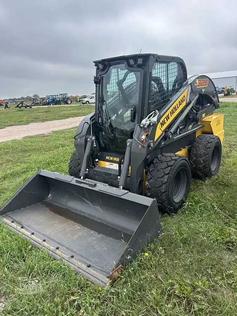 2025 New Holland L328