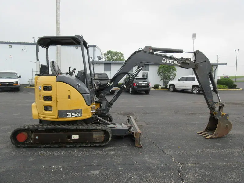 2017 John Deere 35G