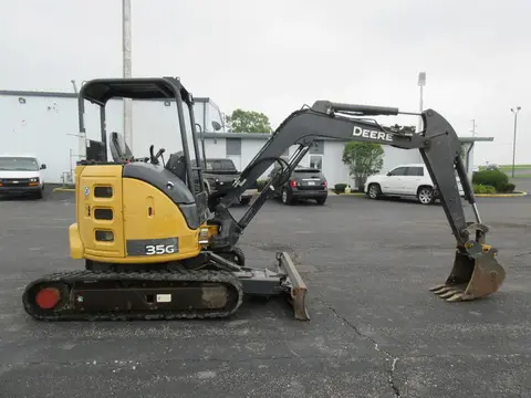 2017 John Deere 35G