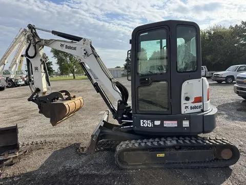2016 Bobcat E35I