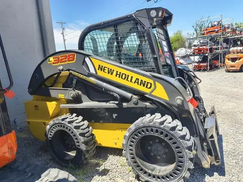 2022 New Holland L328