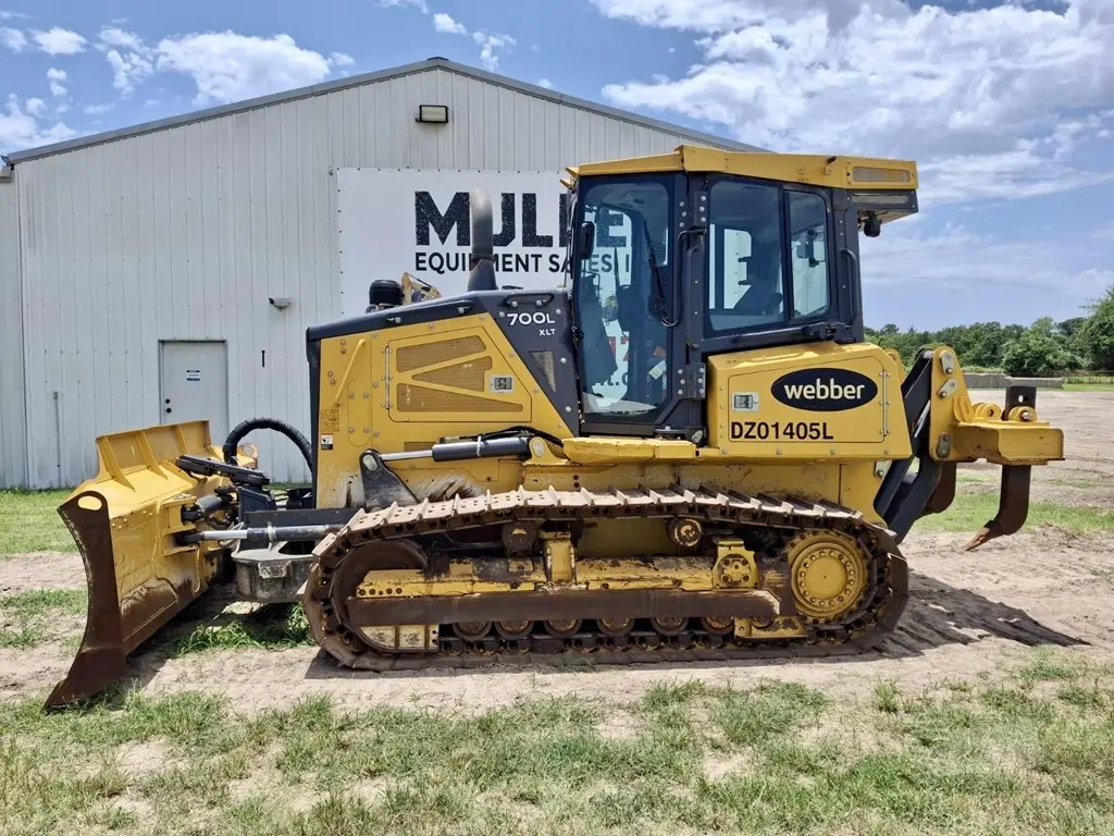 2023 John Deere 700L XLT