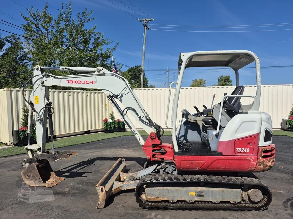 2022 Takeuchi TB240