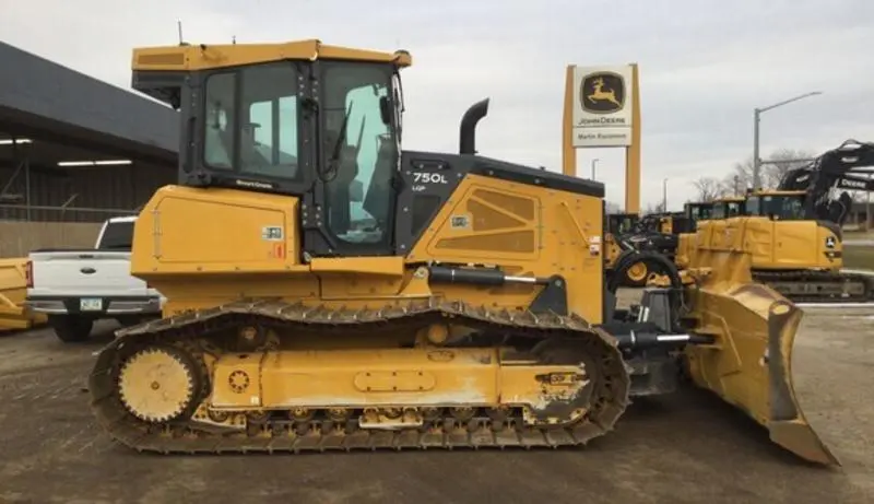 2022 John Deere 750L