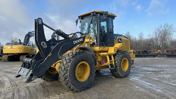 2023 John Deere 544P