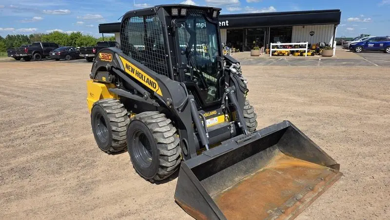 2025 New Holland L320