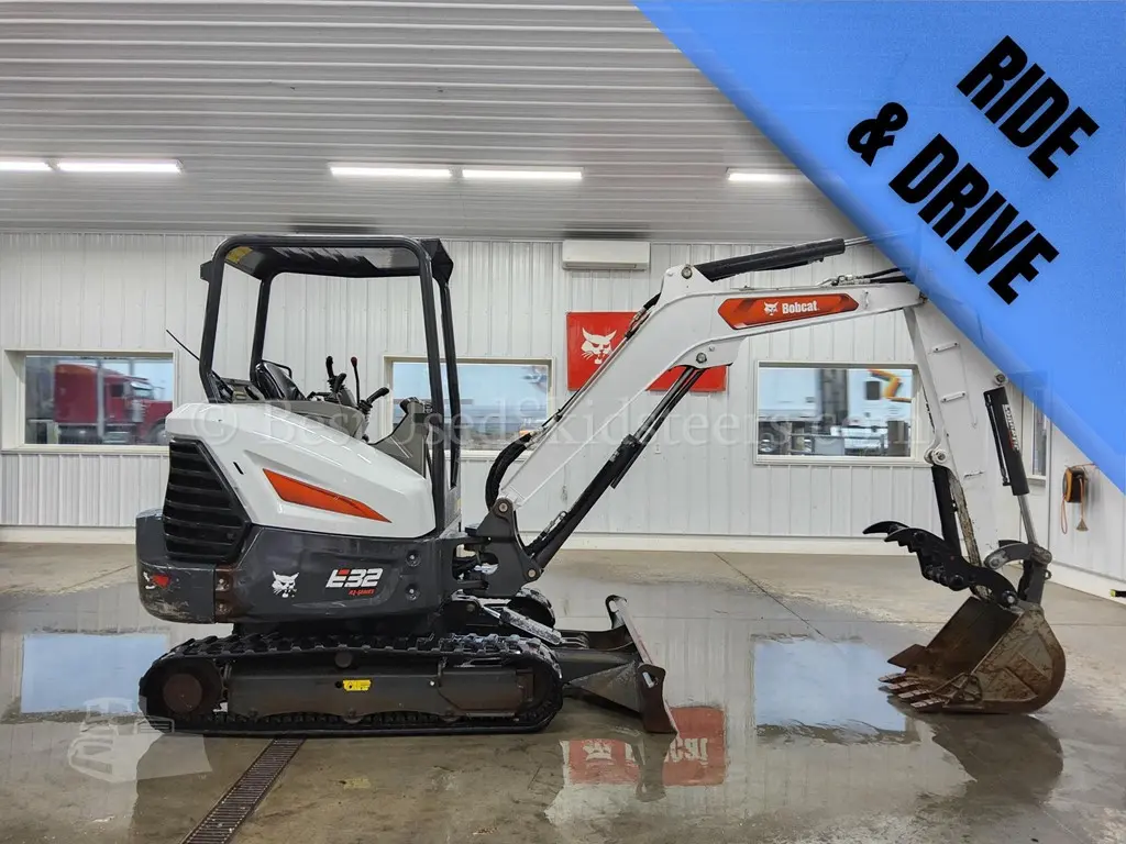 2023 Bobcat E32R2