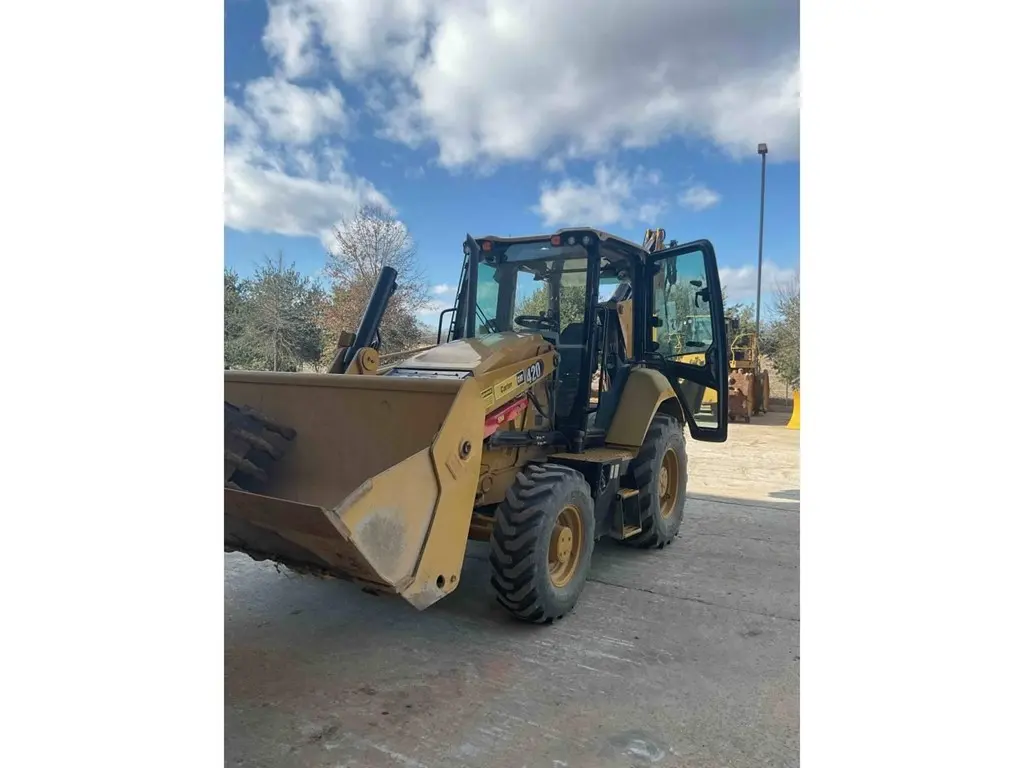 2023 Caterpillar 420ST HRC