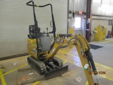 2022 Caterpillar 300.9D