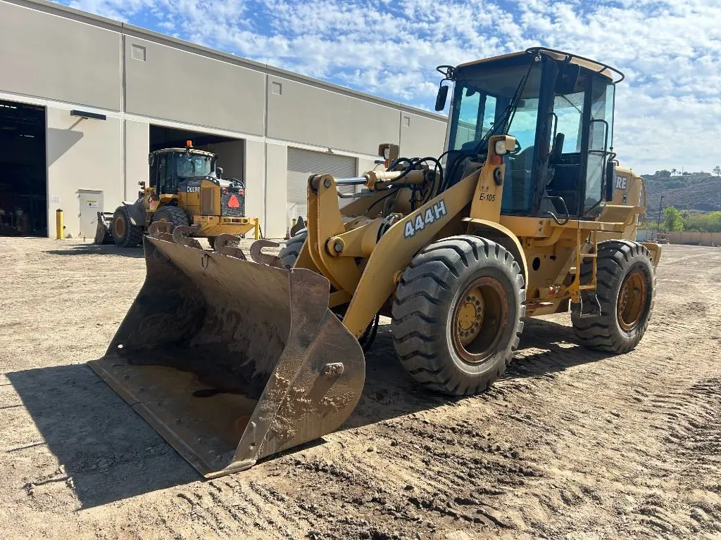 2002 John Deere 444H