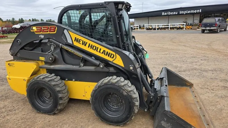 2025 New Holland L328