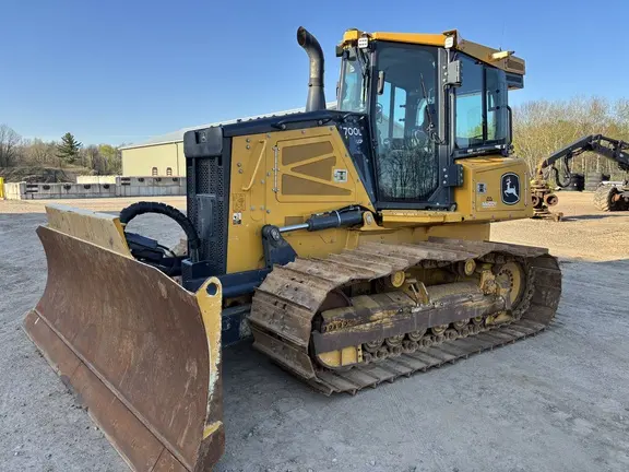 2021 John Deere 700L