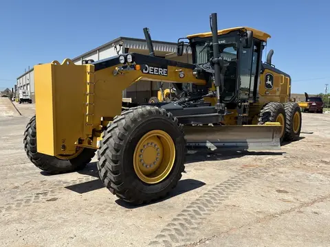 2023 John Deere 672GP