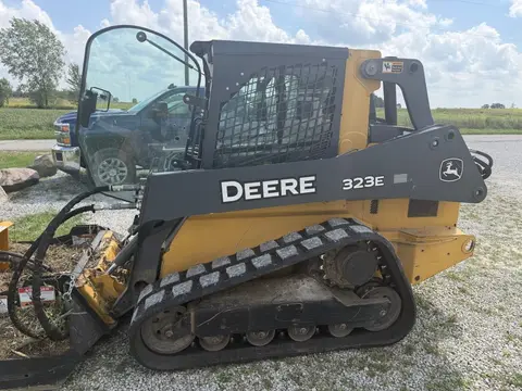 2017 John Deere 323E