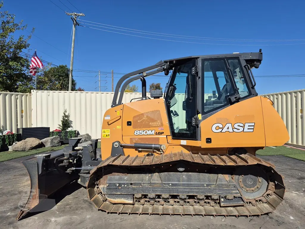 2023 Case 850M