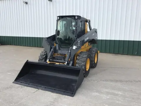 2022 John Deere 330G
