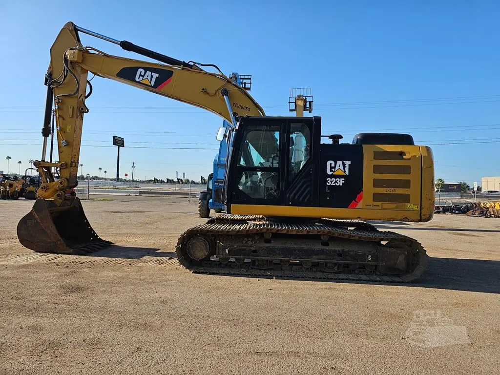 2017 Caterpillar 323FL
