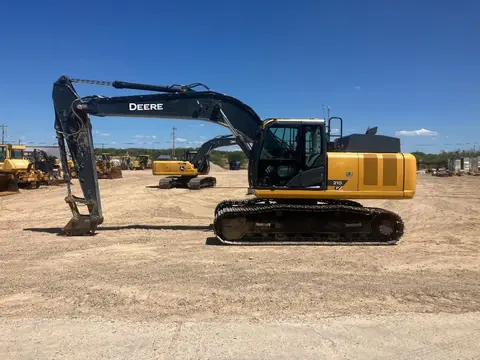 2023 John Deere 210P