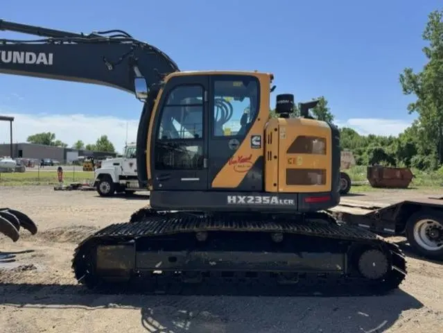 2022 Hyundai HX235A LCR