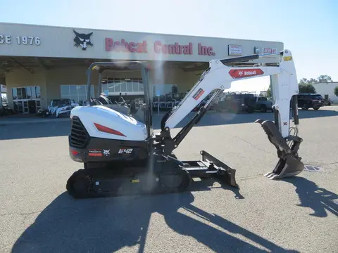 2022 Bobcat E42
