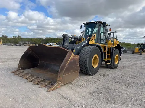 2021 John Deere 824L