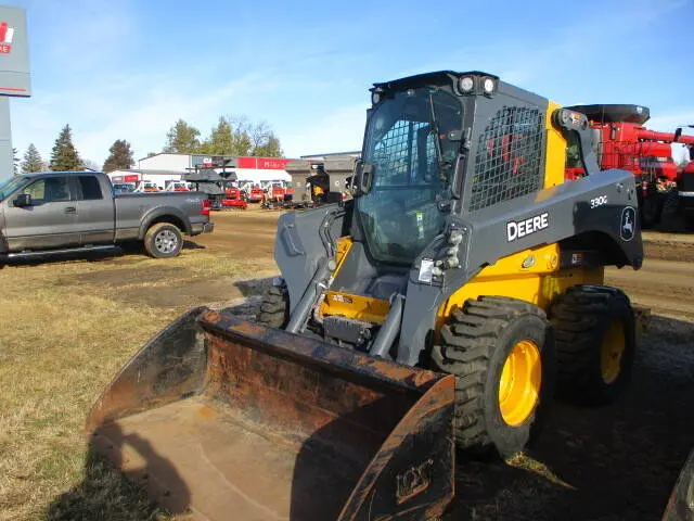 2024 John Deere 330G