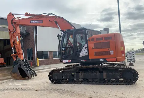 2021 Hitachi ZX225USR LC-6